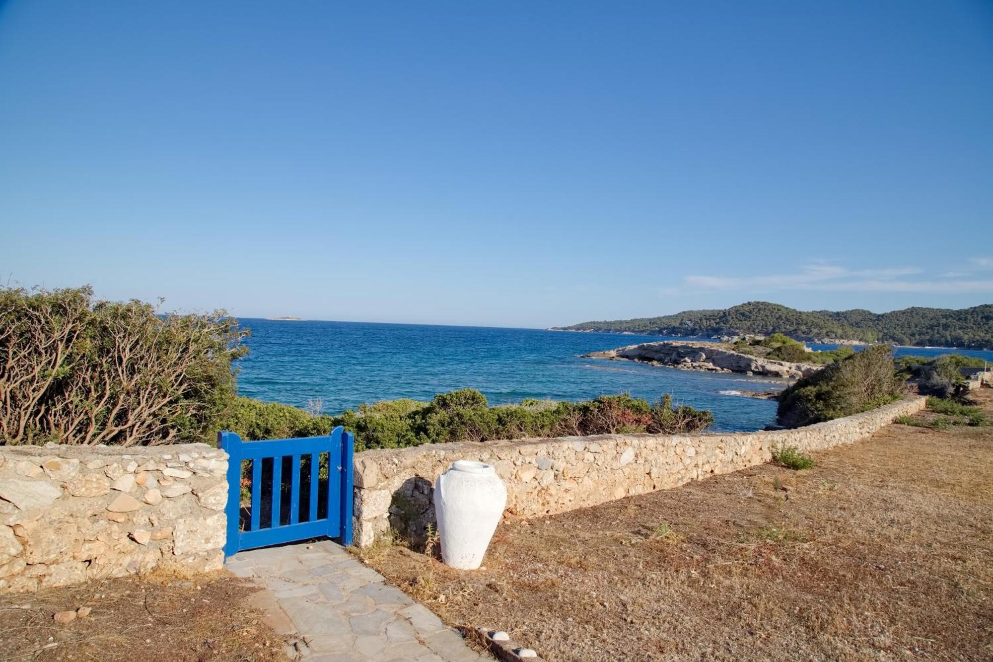 Aroura Homes 4Br Beachfront Villa Σπέτσες Εξωτερικό φωτογραφία